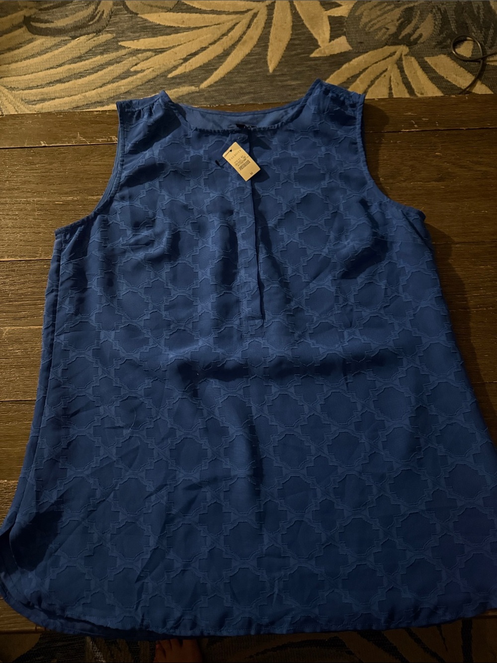 New Talbots Royal Blue Sleeveless Embossed Shell Top M nwt